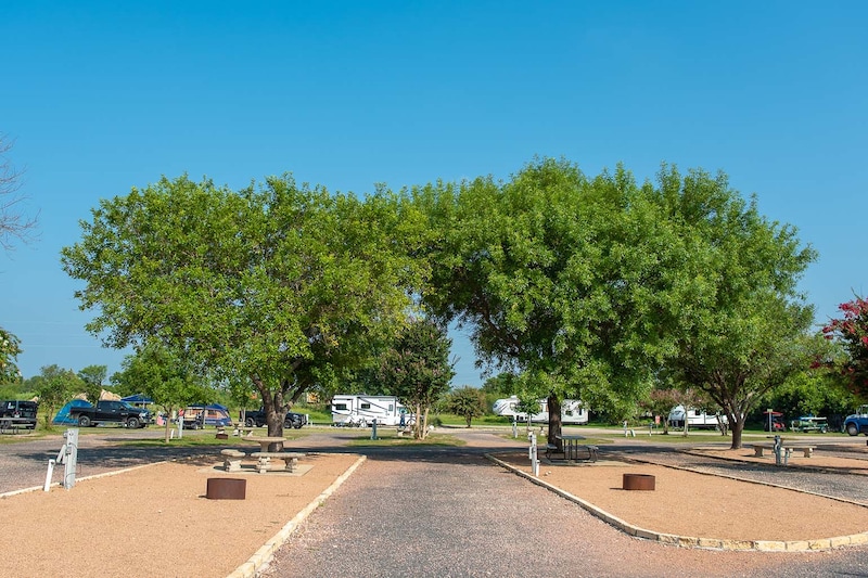Premium Pull-Thru RV Sites-6